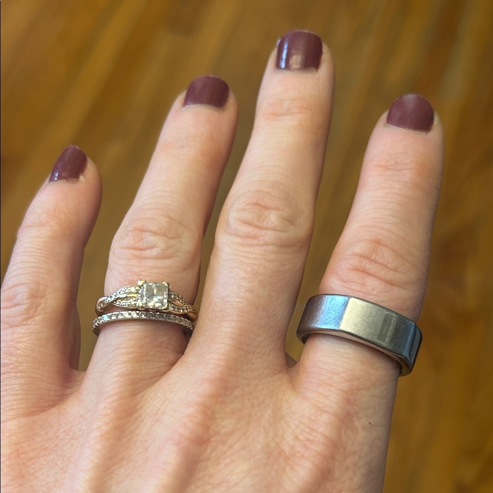 OURA ring gen 3 heritage size 8, works perfectly